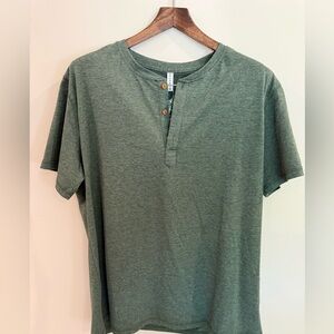 Casual Short-Sleeve Henley T-Shirt in Olive